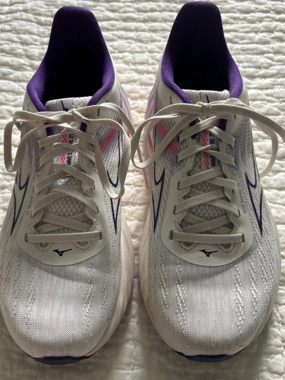 Mizuno Wave Inspire 21 Women's White Running Shoes with Purple Accent
